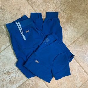 FIGS Zamora Jogger Scrub Pants and Catarina One-Pocket Scrub Top